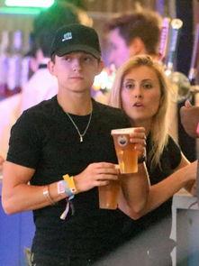 娱乐爆料社荷兰弟,揭秘超级英雄背后的真实生活